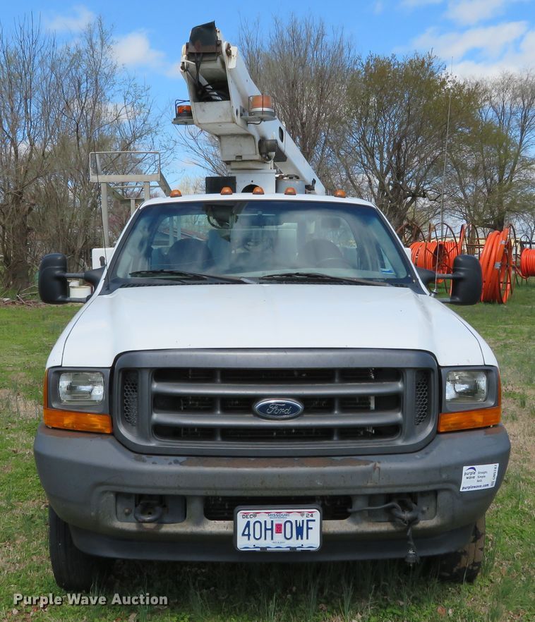 image for item DN5747 2001 Ford F450 Super Duty  bucket truck