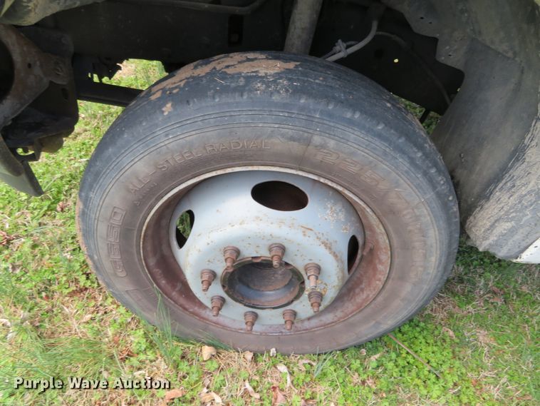 image for item DN5747 2001 Ford F450 Super Duty  bucket truck