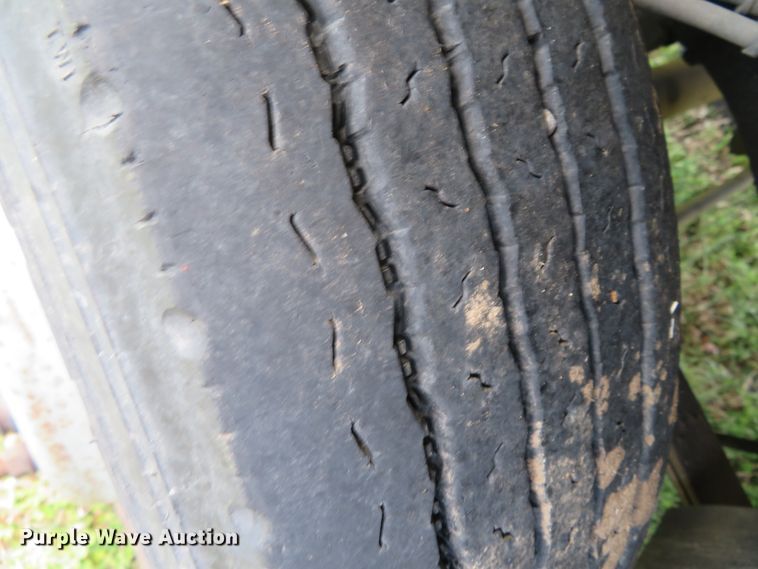 image for item DN5747 2001 Ford F450 Super Duty  bucket truck