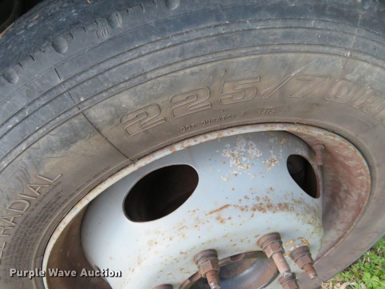 image for item DN5747 2001 Ford F450 Super Duty  bucket truck