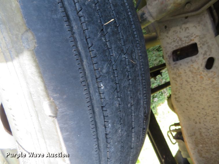 image for item DN5747 2001 Ford F450 Super Duty  bucket truck