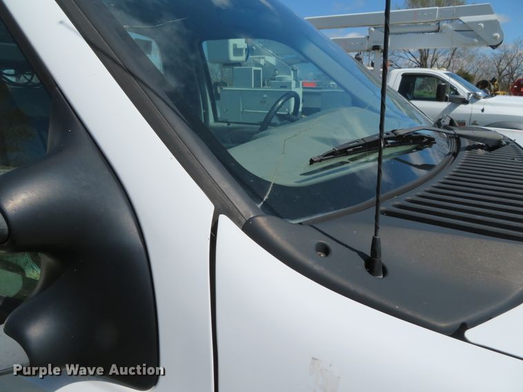 image for item DN5747 2001 Ford F450 Super Duty  bucket truck