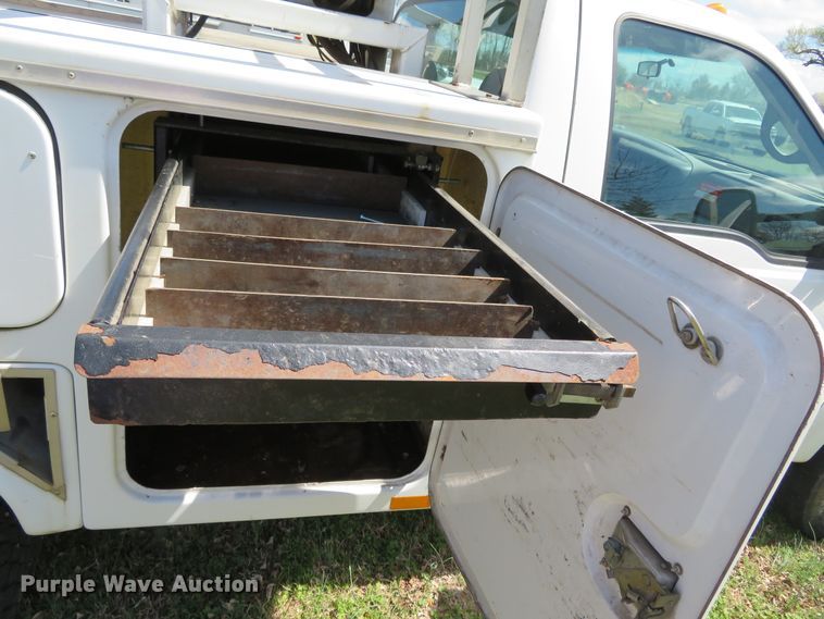 image for item DN5747 2001 Ford F450 Super Duty  bucket truck