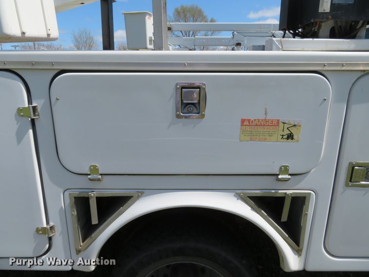 image for item DN5747 2001 Ford F450 Super Duty  bucket truck