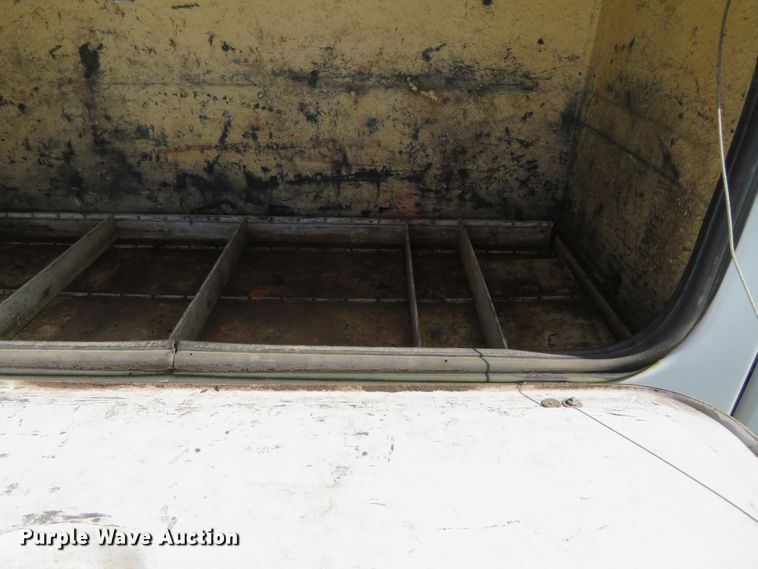 image for item DN5747 2001 Ford F450 Super Duty  bucket truck