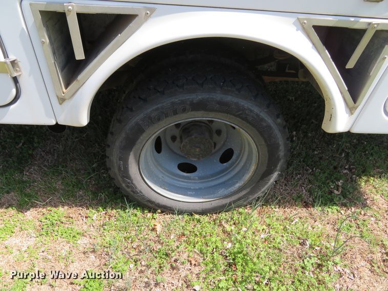 image for item DN5747 2001 Ford F450 Super Duty  bucket truck