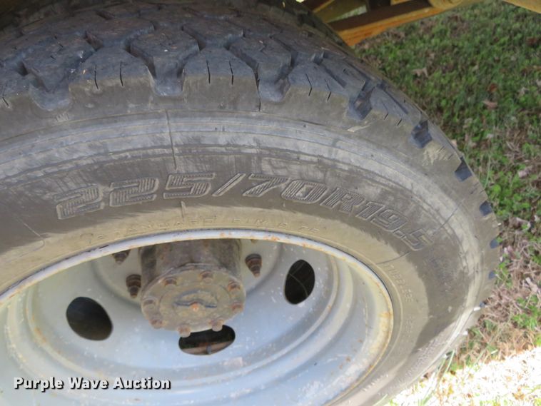 image for item DN5747 2001 Ford F450 Super Duty  bucket truck