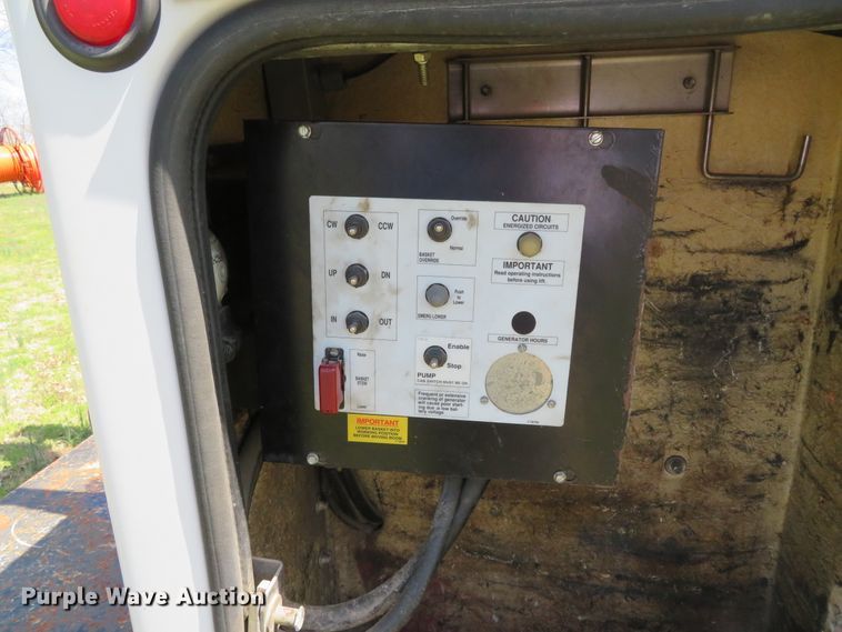 image for item DN5747 2001 Ford F450 Super Duty  bucket truck