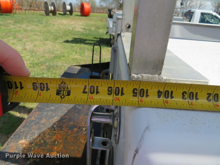 image for item DN5747 2001 Ford F450 Super Duty  bucket truck