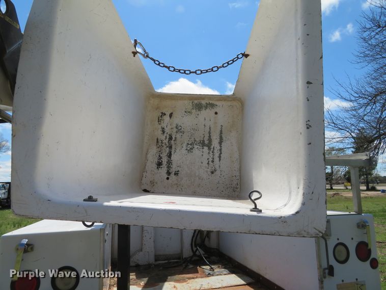 image for item DN5747 2001 Ford F450 Super Duty  bucket truck