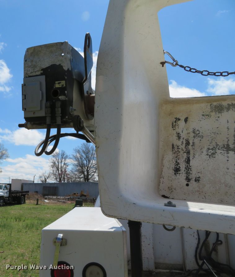 image for item DN5747 2001 Ford F450 Super Duty  bucket truck