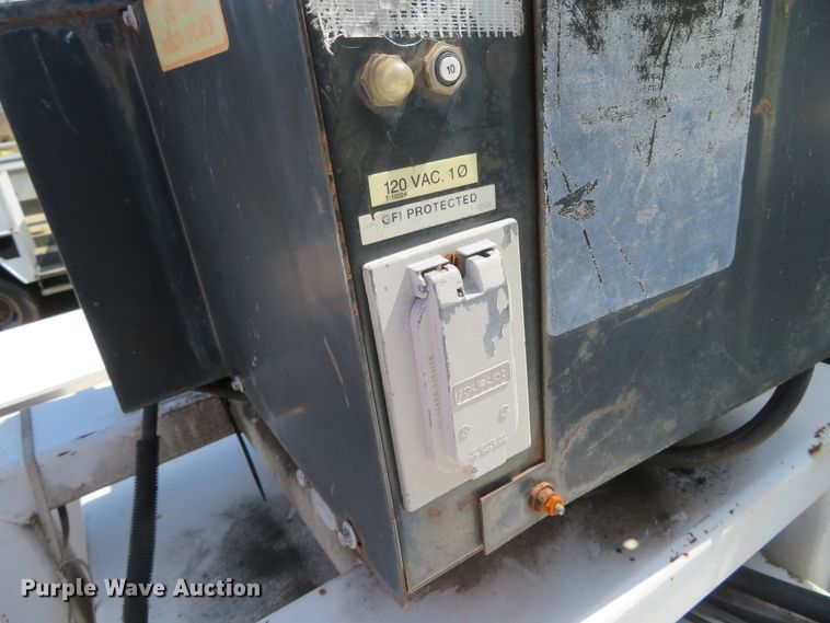 image for item DN5747 2001 Ford F450 Super Duty  bucket truck