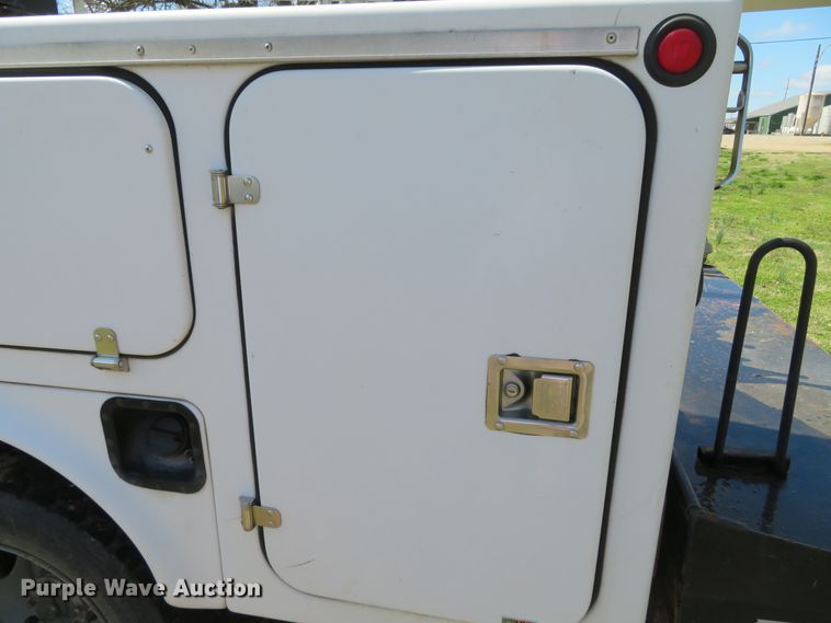 image for item DN5747 2001 Ford F450 Super Duty  bucket truck