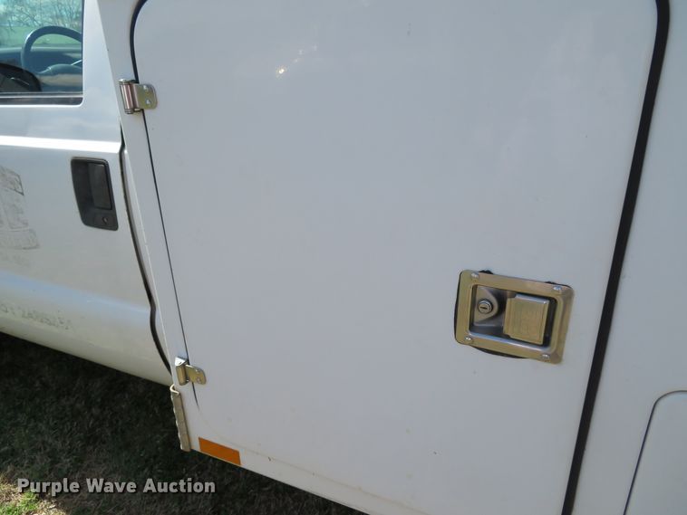 image for item DN5747 2001 Ford F450 Super Duty  bucket truck