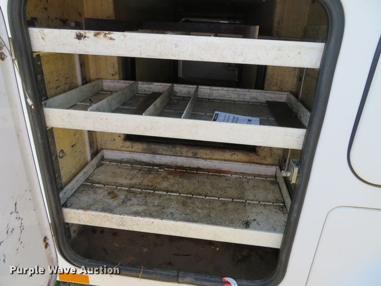 image for item DN5747 2001 Ford F450 Super Duty  bucket truck