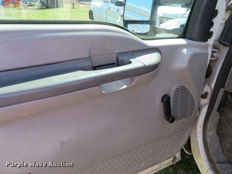 image for item DN5747 2001 Ford F450 Super Duty  bucket truck