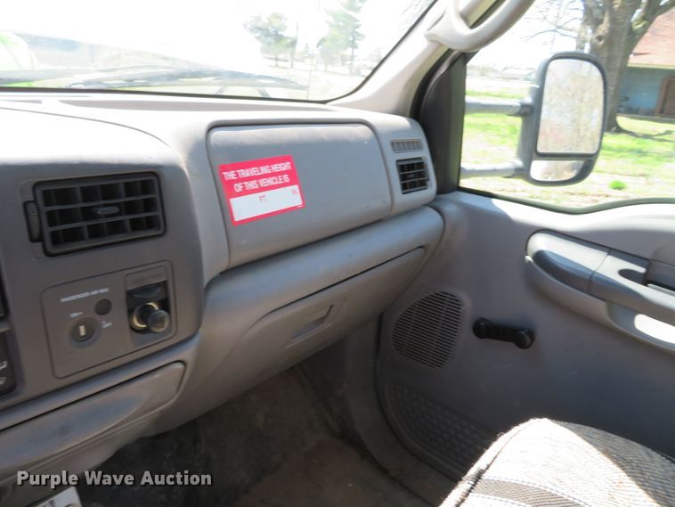 image for item DN5747 2001 Ford F450 Super Duty  bucket truck