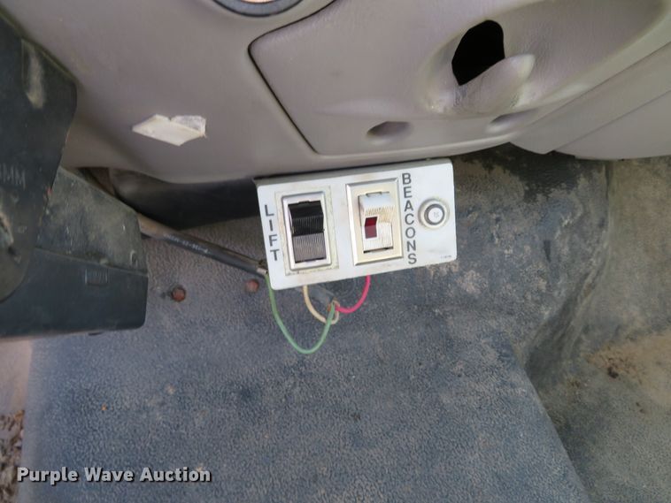 image for item DN5747 2001 Ford F450 Super Duty  bucket truck