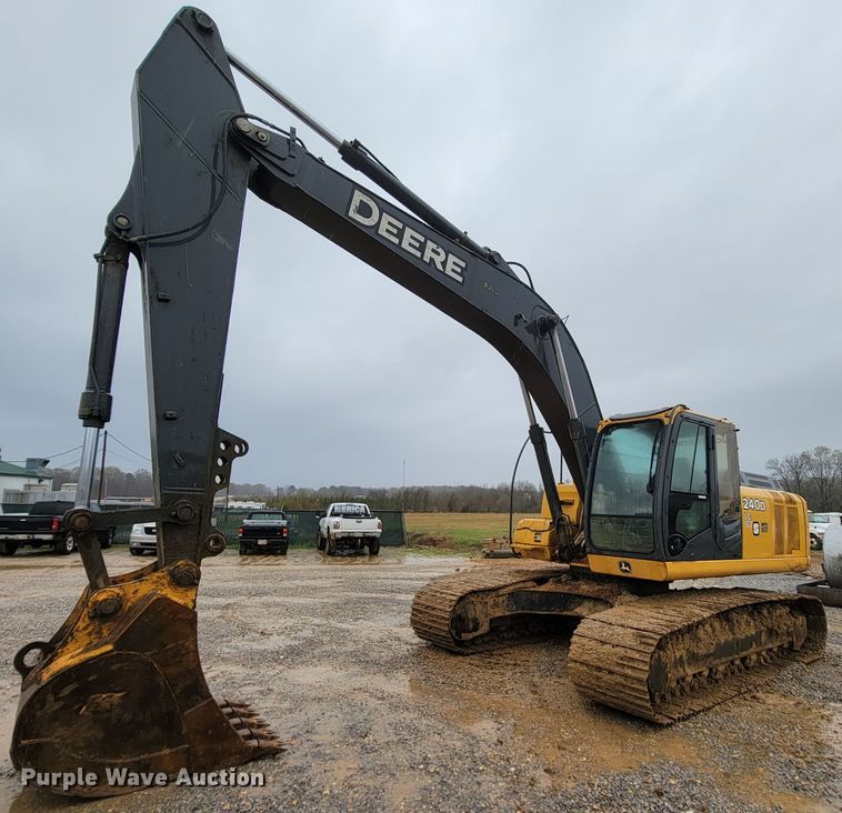 image for item FL9092 2009 John Deere 240D LC  excavator