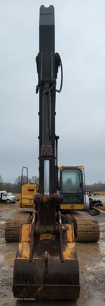 image for item FL9092 2009 John Deere 240D LC  excavator