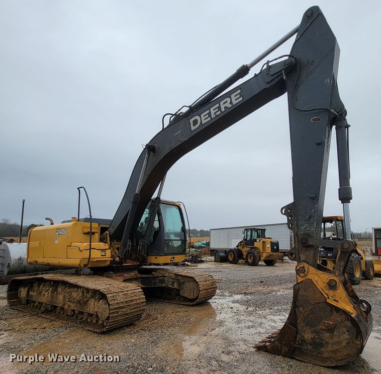 image for item FL9092 2009 John Deere 240D LC  excavator