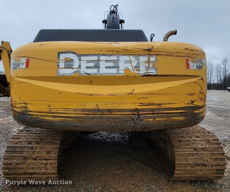 image for item FL9092 2009 John Deere 240D LC  excavator