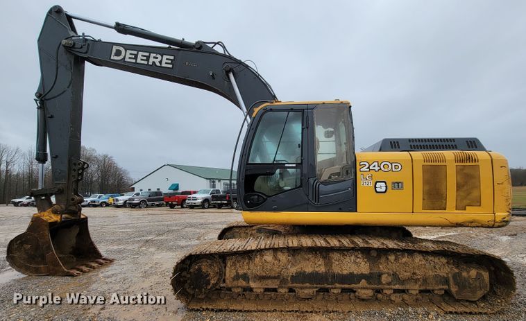 image for item FL9092 2009 John Deere 240D LC  excavator