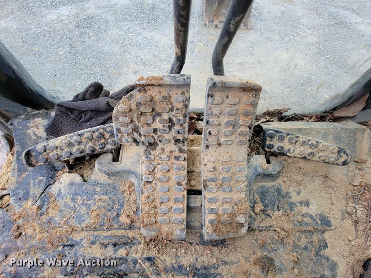 image for item FL9092 2009 John Deere 240D LC  excavator