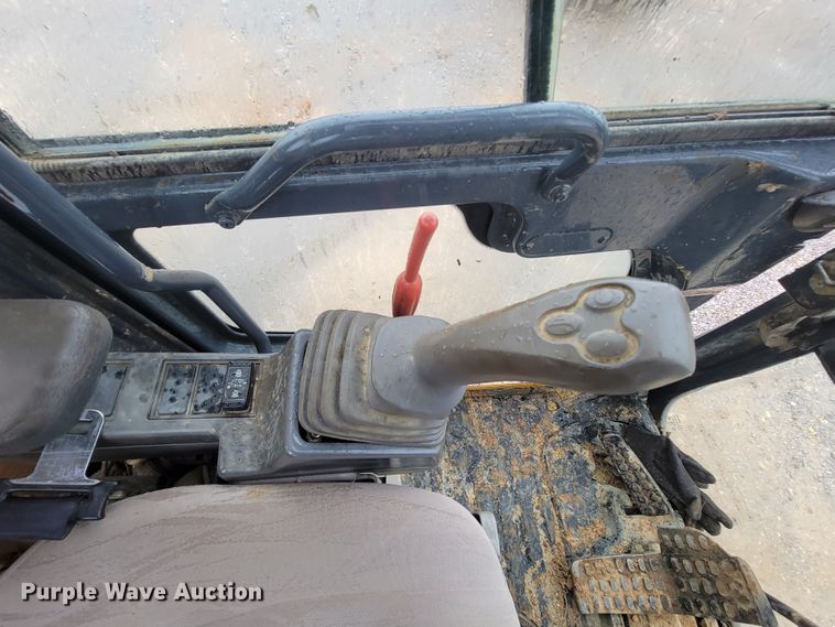 image for item FL9092 2009 John Deere 240D LC  excavator