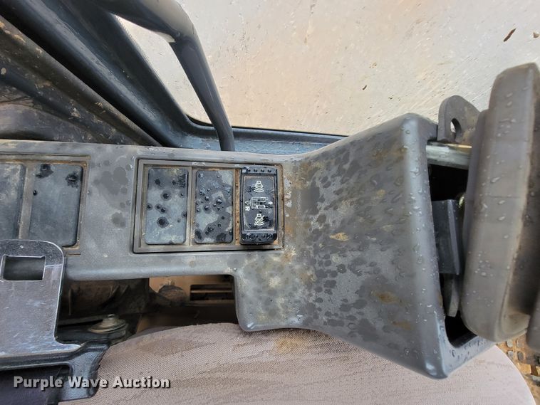 image for item FL9092 2009 John Deere 240D LC  excavator