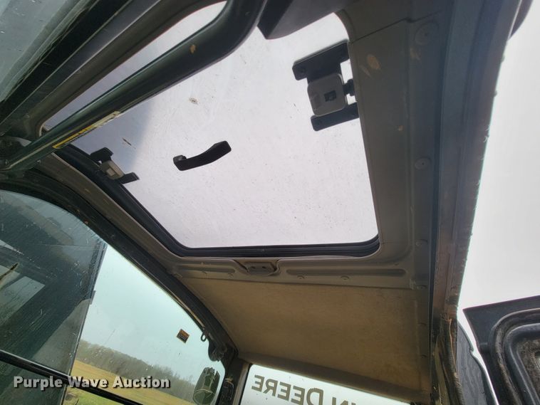 image for item FL9092 2009 John Deere 240D LC  excavator