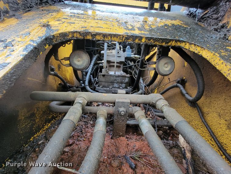 image for item FL9092 2009 John Deere 240D LC  excavator