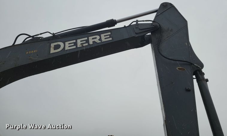 image for item FL9092 2009 John Deere 240D LC  excavator