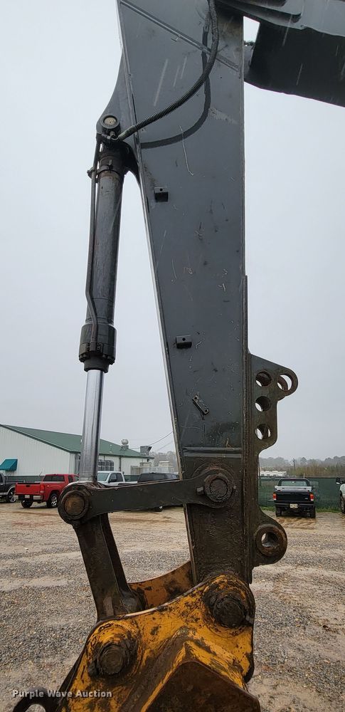image for item FL9092 2009 John Deere 240D LC  excavator