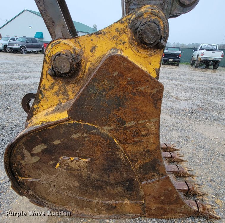 image for item FL9092 2009 John Deere 240D LC  excavator