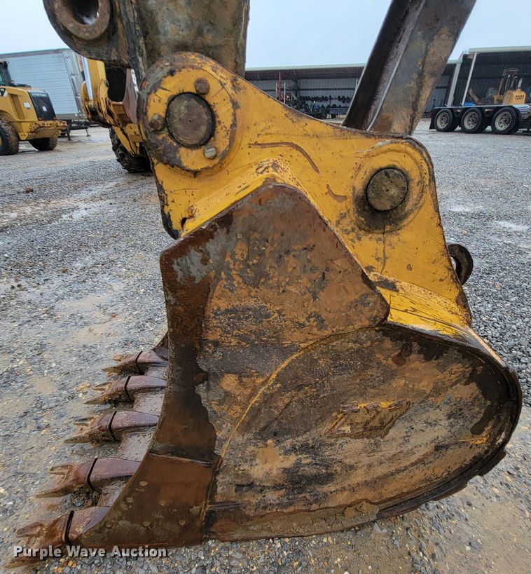 image for item FL9092 2009 John Deere 240D LC  excavator
