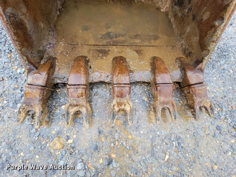 image for item FL9092 2009 John Deere 240D LC  excavator