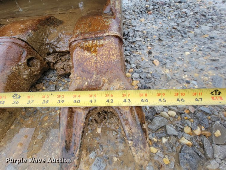 image for item FL9092 2009 John Deere 240D LC  excavator