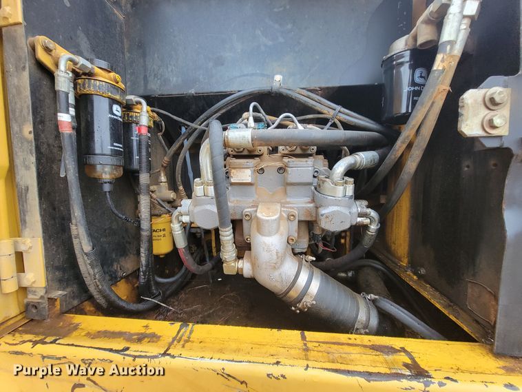 image for item FL9092 2009 John Deere 240D LC  excavator