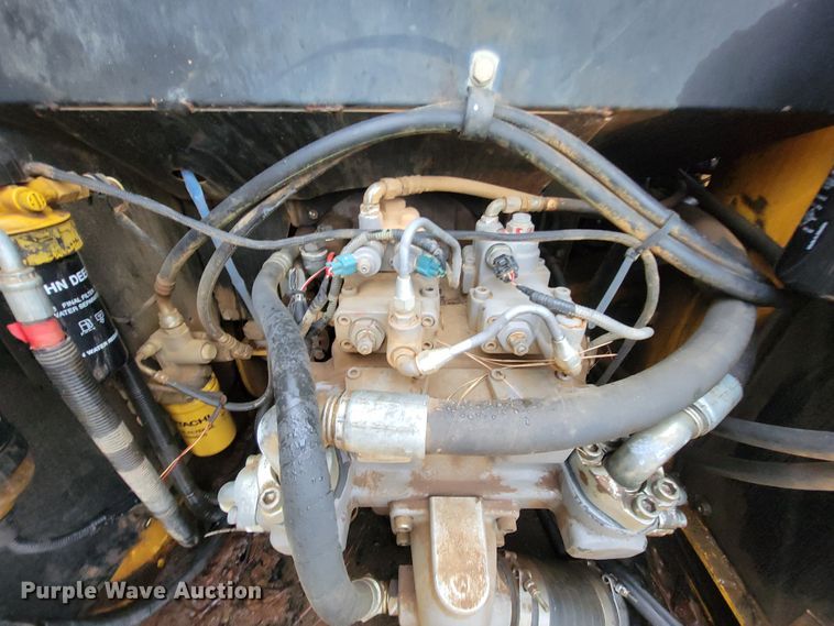 image for item FL9092 2009 John Deere 240D LC  excavator