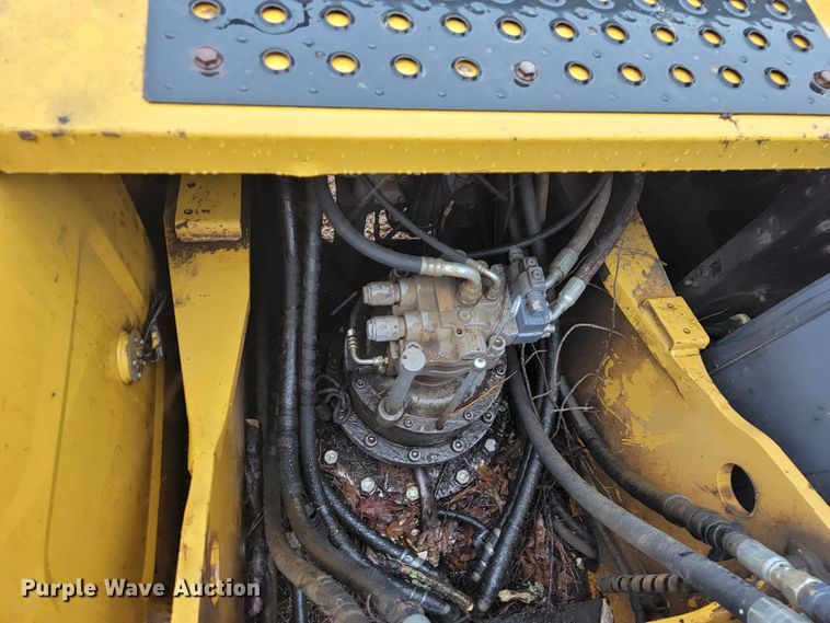 image for item FL9092 2009 John Deere 240D LC  excavator