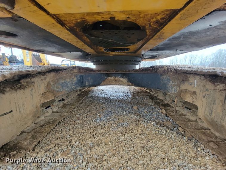 image for item FL9092 2009 John Deere 240D LC  excavator