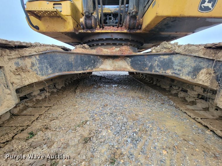 image for item FL9092 2009 John Deere 240D LC  excavator