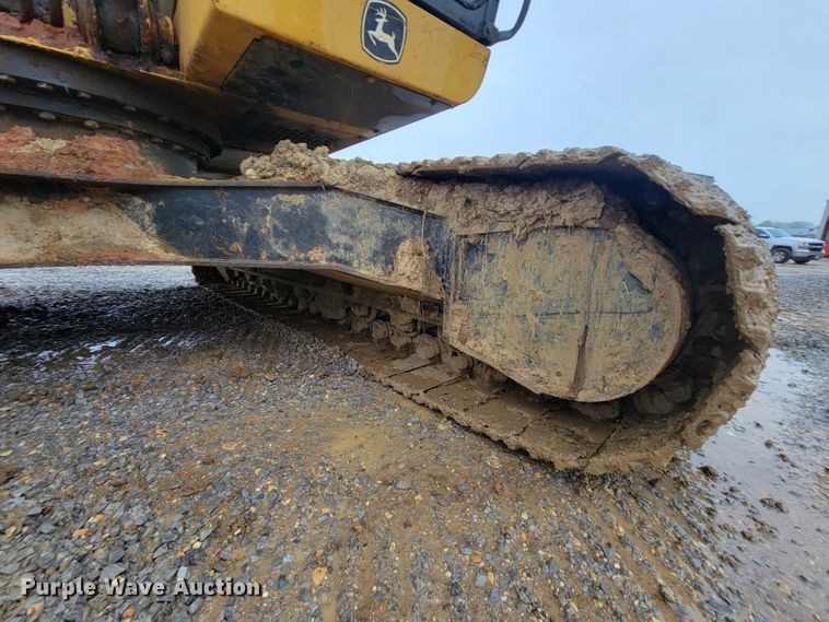 image for item FL9092 2009 John Deere 240D LC  excavator