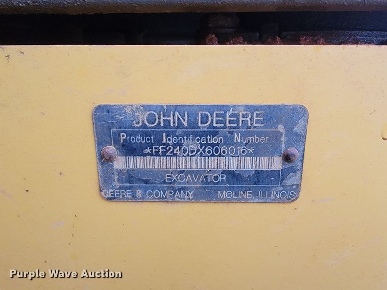image for item FL9092 2009 John Deere 240D LC  excavator