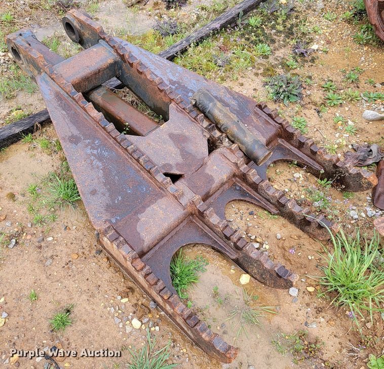 image for item FL9092 2009 John Deere 240D LC  excavator