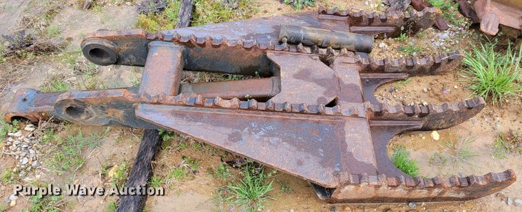 image for item FL9092 2009 John Deere 240D LC  excavator