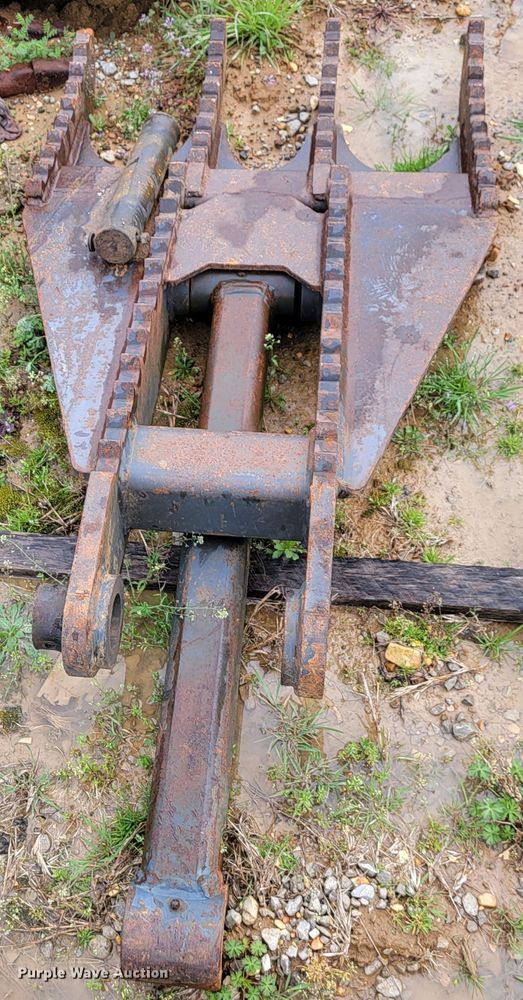 image for item FL9092 2009 John Deere 240D LC  excavator