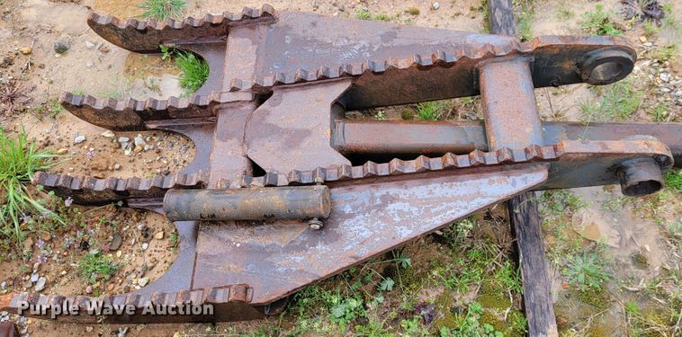 image for item FL9092 2009 John Deere 240D LC  excavator