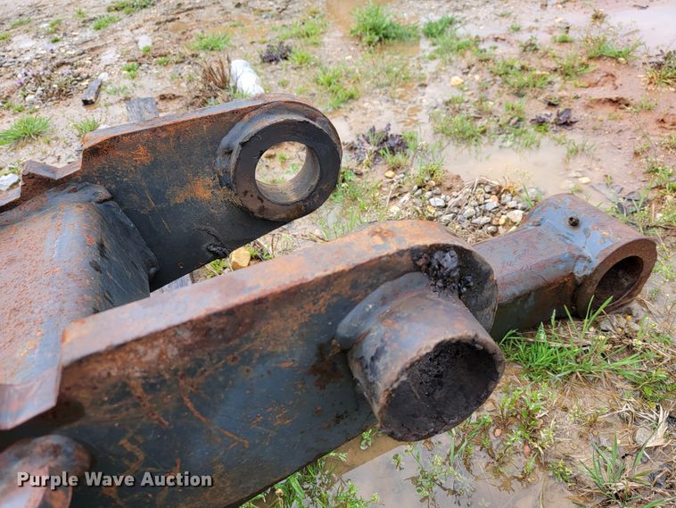 image for item FL9092 2009 John Deere 240D LC  excavator